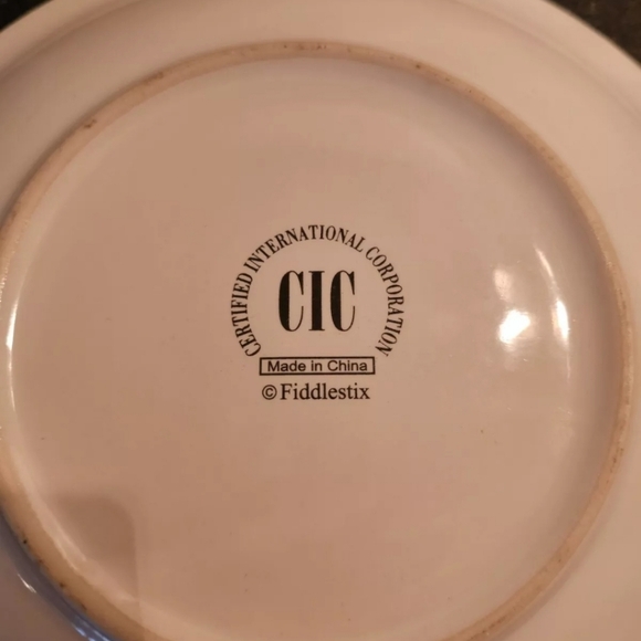 Santa Christmas holiday dessert salad plates by fiddlestix set of 2 - Picture 5 of 6